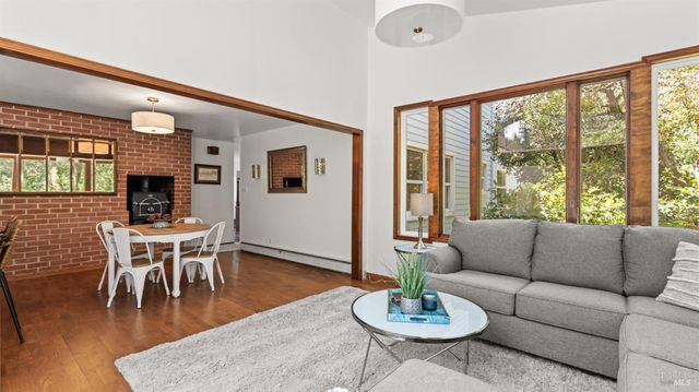 8099 Yule Tree Ln, Sebastopol, CA 95472