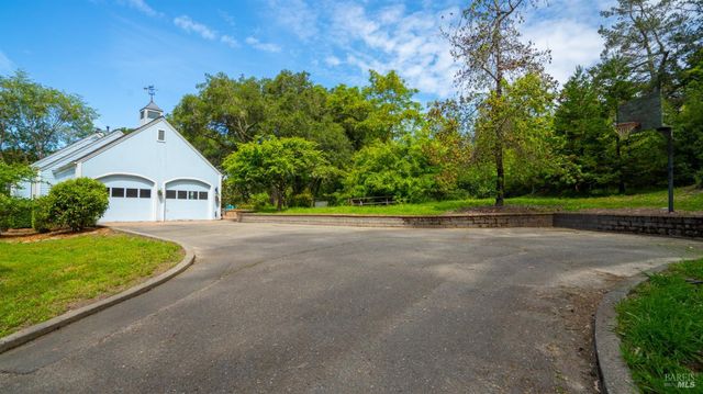 8099 Yule Tree Ln, Sebastopol, CA 95472