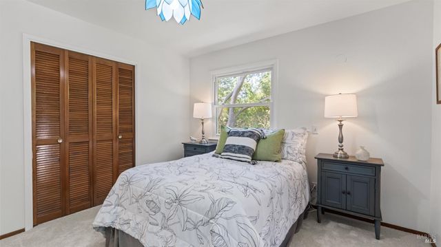 8099 Yule Tree Ln, Sebastopol, CA 95472