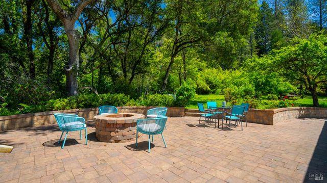 8099 Yule Tree Ln, Sebastopol, CA 95472