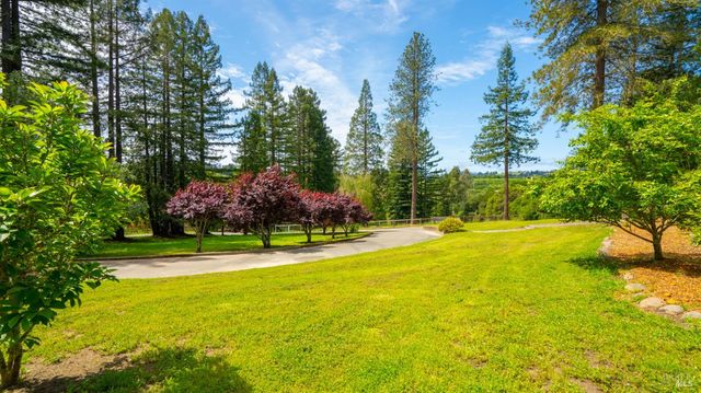 8099 Yule Tree Ln, Sebastopol, CA 95472