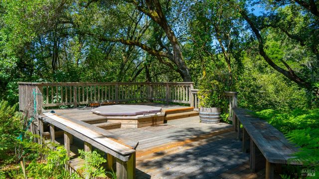 8099 Yule Tree Ln, Sebastopol, CA 95472