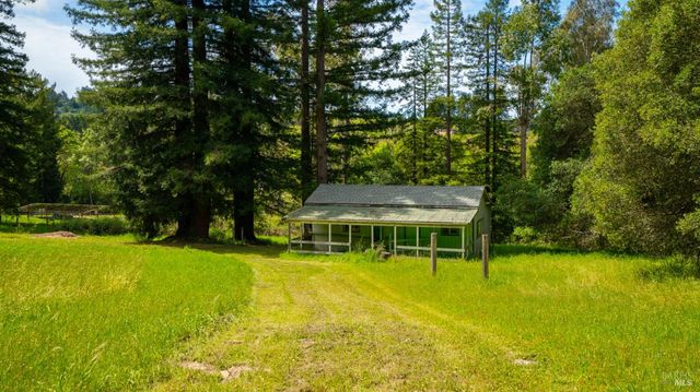 8099 Yule Tree Ln, Sebastopol, CA 95472