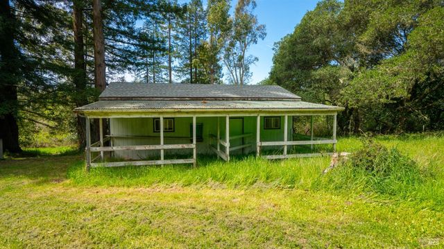 8099 Yule Tree Ln, Sebastopol, CA 95472