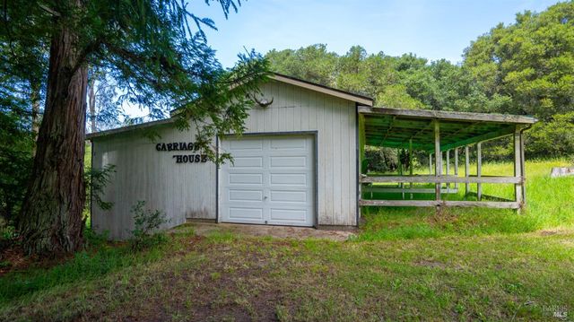 8099 Yule Tree Ln, Sebastopol, CA 95472