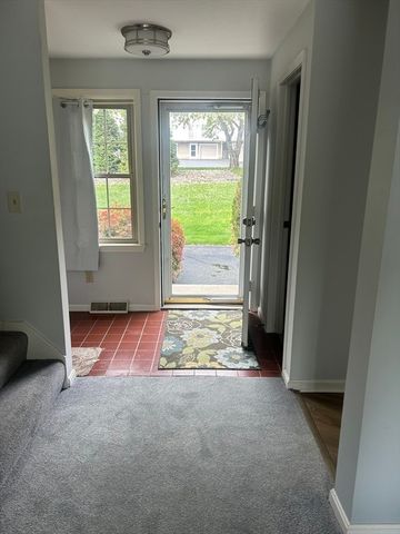 14 Hovey Pond Dr 14, Grafton, MA 01536