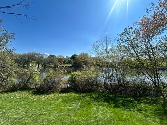 14 Hovey Pond Dr 14, Grafton, MA 01536