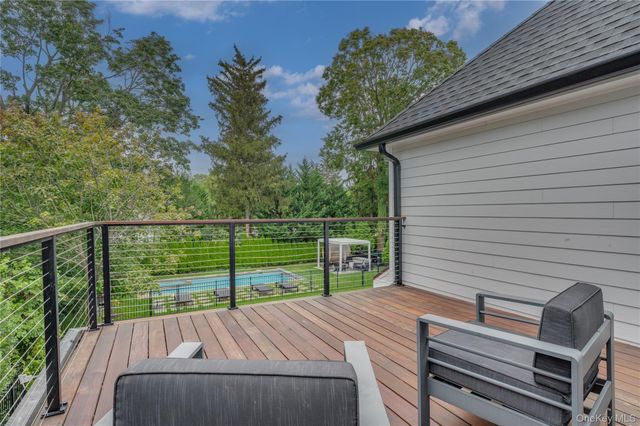 1002 Edgewood Avenue, Pelham, NY 10803