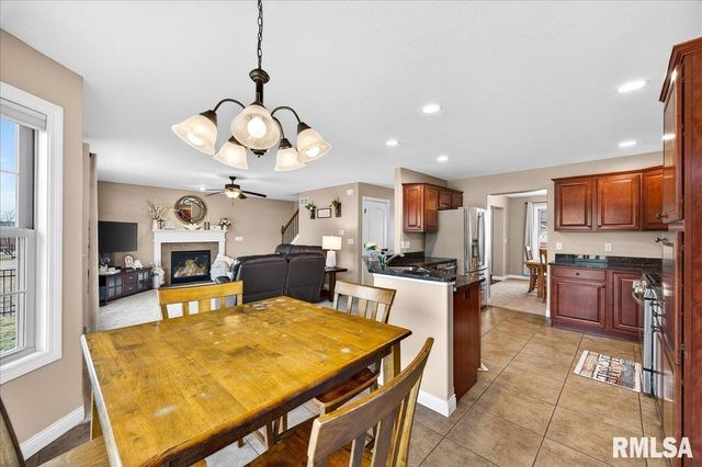 4012 W HEARTHWOOD Drive, Dunlap, IL 61525