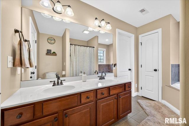 4012 W HEARTHWOOD Drive, Dunlap, IL 61525