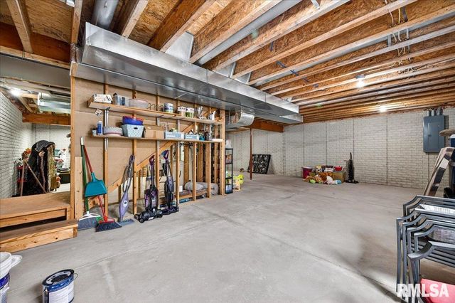 4012 W HEARTHWOOD Drive, Dunlap, IL 61525