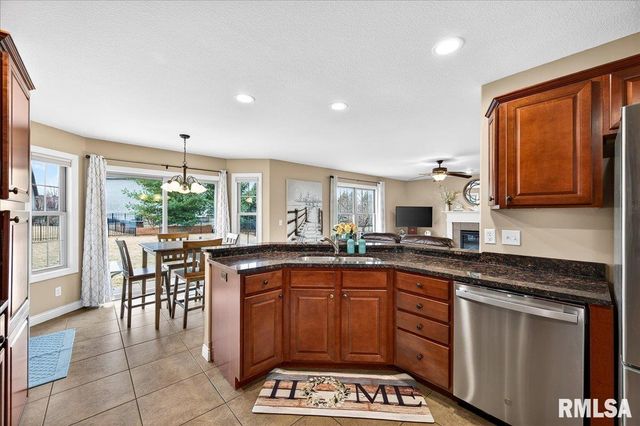 4012 W HEARTHWOOD Drive, Dunlap, IL 61525