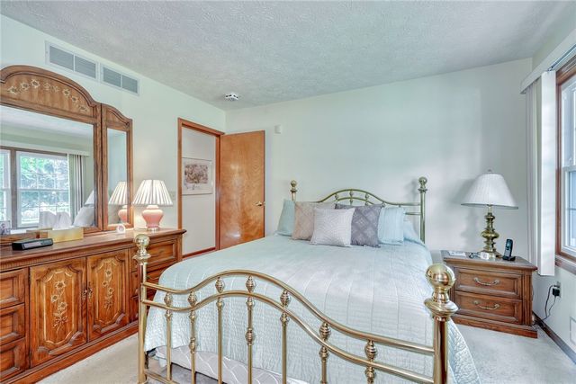 130 Limerick Lane, Greece, NY 14606