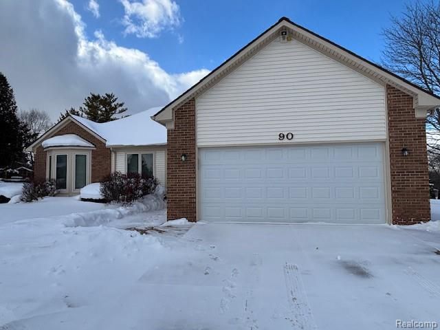 90 Granada Drive, White Lake, MI 48386