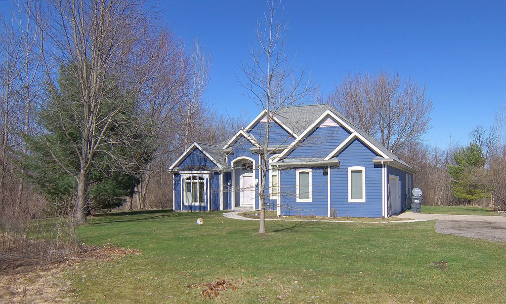 4033 Schmuhl Road, Benton Harbor, MI 49022
