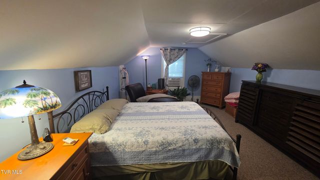 319 Old Stage Road, Surgoinsville, TN 37873