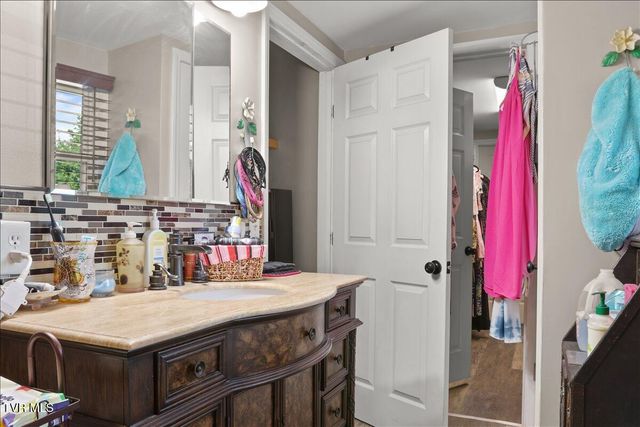 319 Old Stage Road, Surgoinsville, TN 37873