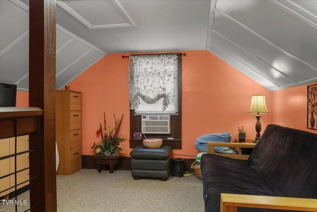 319 Old Stage Road, Surgoinsville, TN 37873