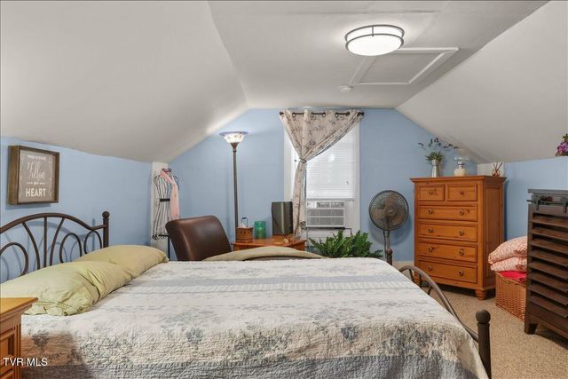 319 Old Stage Road, Surgoinsville, TN 37873