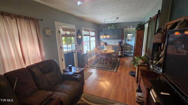 319 Old Stage Road, Surgoinsville, TN 37873