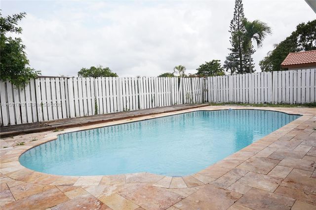 4290 NW 120th Way, Sunrise, FL 33323
