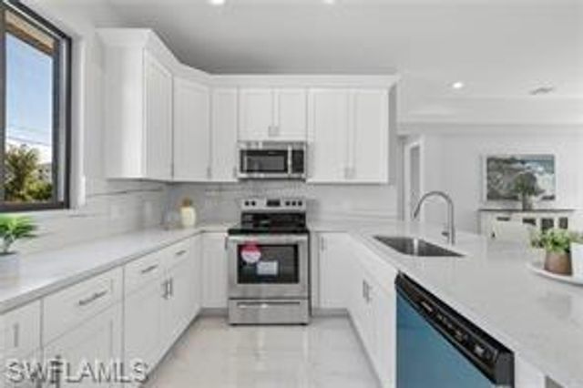 2728 Diplomat PKWY W, Cape Coral, FL 33993