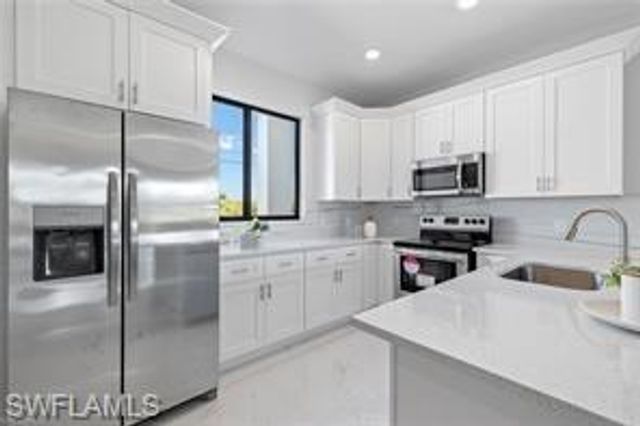 2728 Diplomat PKWY W, Cape Coral, FL 33993