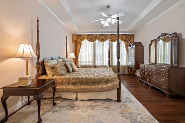 79 S Bantam Woods Circle, Spring, TX 77382