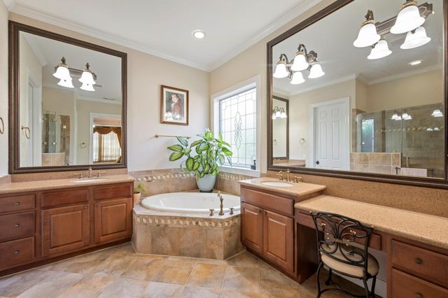 79 S Bantam Woods Circle, Spring, TX 77382