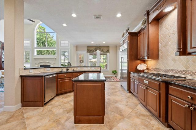 79 S Bantam Woods Circle, Spring, TX 77382