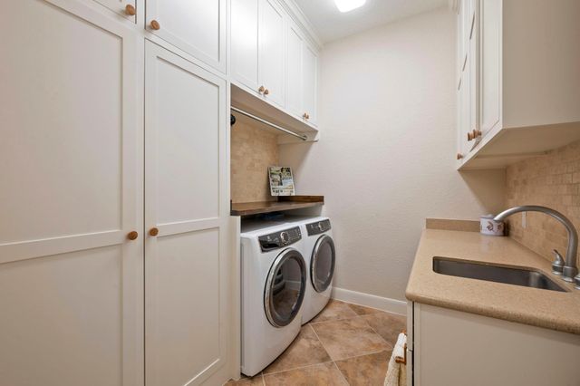 79 S Bantam Woods Circle, Spring, TX 77382