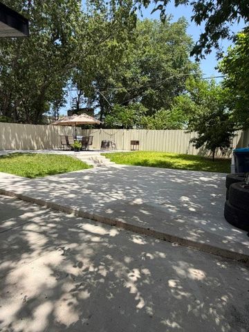 2211 Irion Avenue, Fort Worth, TX 76106