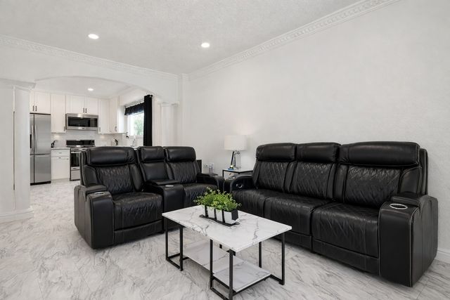 2211 Irion Avenue, Fort Worth, TX 76106
