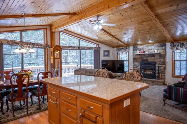 W6017 Howe Lane, New Lisbon, WI 53950