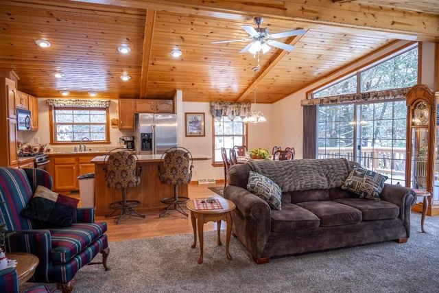 W6017 Howe Lane, New Lisbon, WI 53950