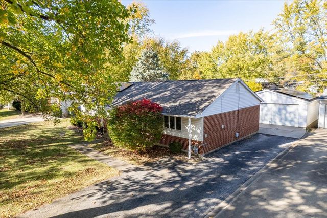 310 Rowe Drive, Bloomington, IL 61701