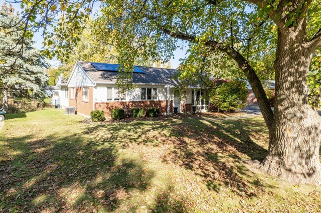 310 Rowe Drive, Bloomington, IL 61701