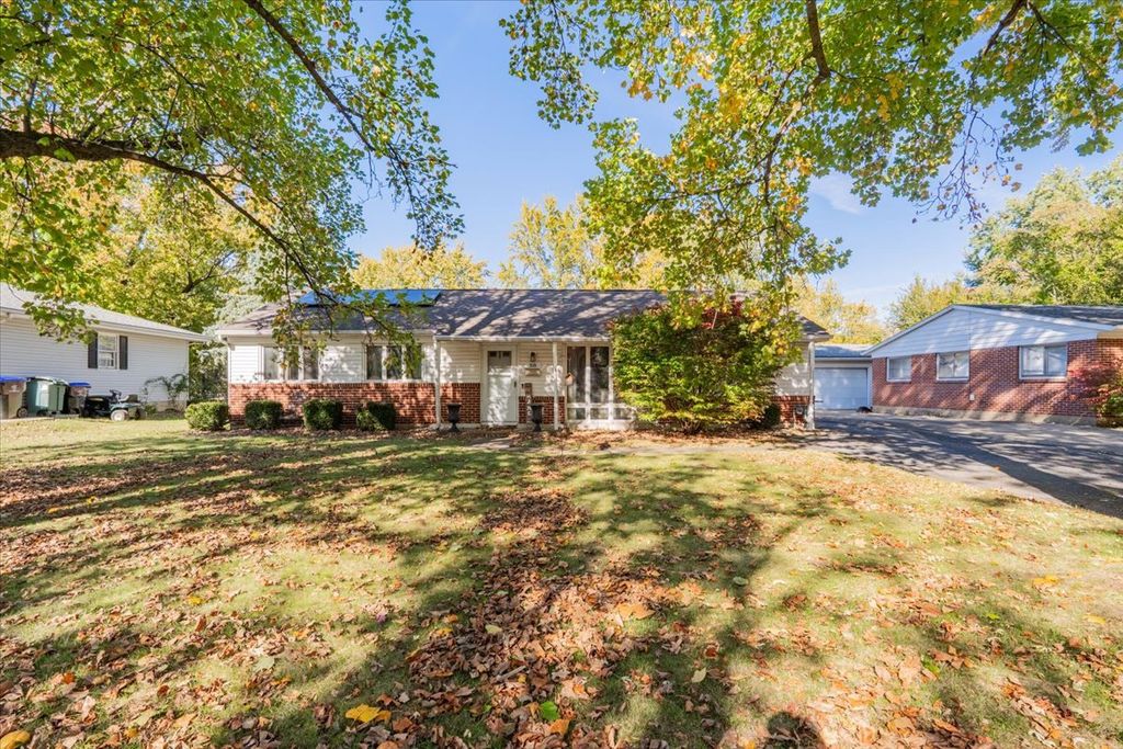 310 Rowe Drive, Bloomington, IL 61701