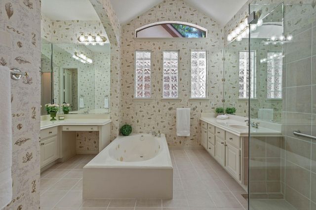 102 W Racing Cloud Court, The Woodlands, TX 77381