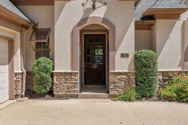 102 W Racing Cloud Court, The Woodlands, TX 77381
