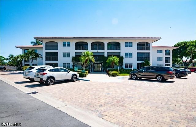 5 High Point CIR W 206, Naples, FL 34103