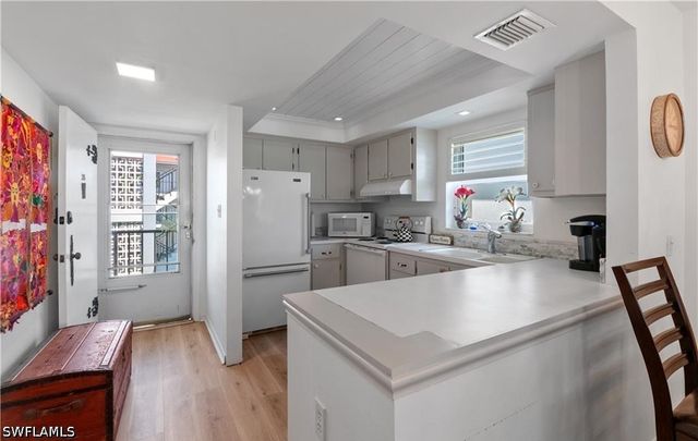 5 High Point CIR W 206, Naples, FL 34103
