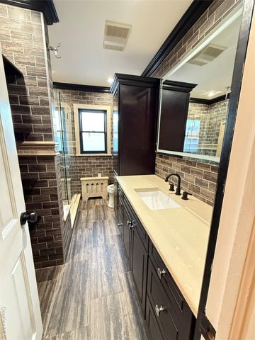 254 Park Avenue, Freeport, NY 11520