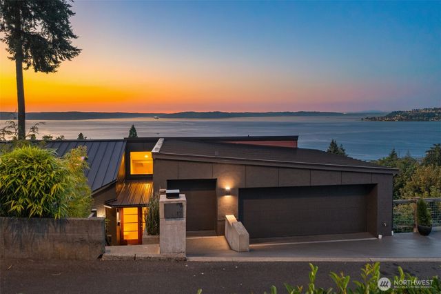 17 North Road N, Tacoma, WA 98406