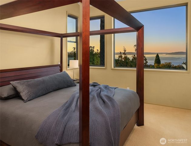 17 North Road N, Tacoma, WA 98406