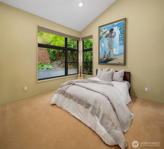 17 North Road N, Tacoma, WA 98406