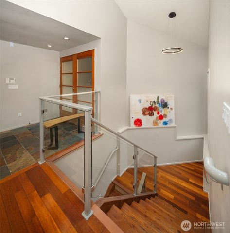 17 North Road N, Tacoma, WA 98406