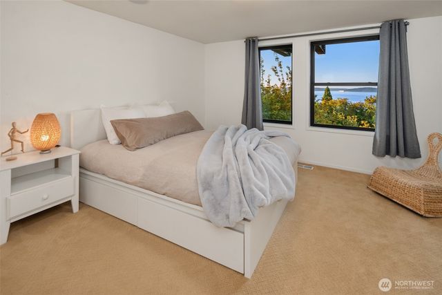 17 North Road N, Tacoma, WA 98406