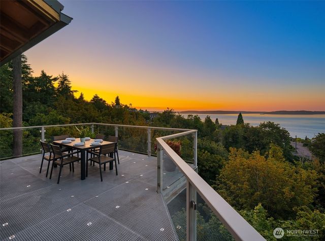 17 North Road N, Tacoma, WA 98406