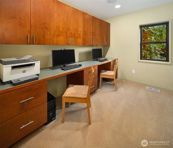 17 North Road N, Tacoma, WA 98406